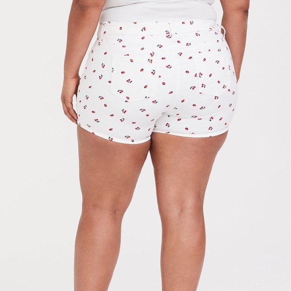 NWT Torrid shorts white cherry berry print size 24 - Picture 2 of 6